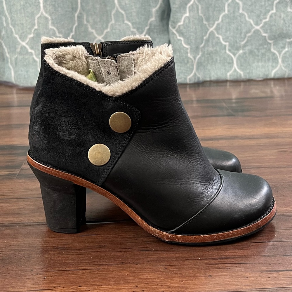 Timberland Black Leather Fur-Lined Ankle Boots - Size 7